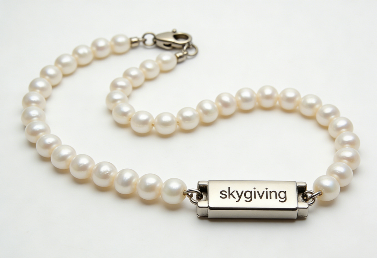 Skygiving Pearl Necklace