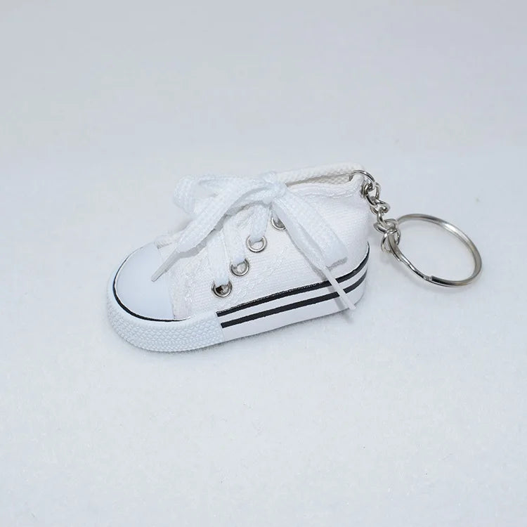 7.5CM 3D Novelty Canvas Sneaker Tennis Shoe Keychain Key Chain Pendants Party Jewelry Car Simulation Keyring for Men And Women