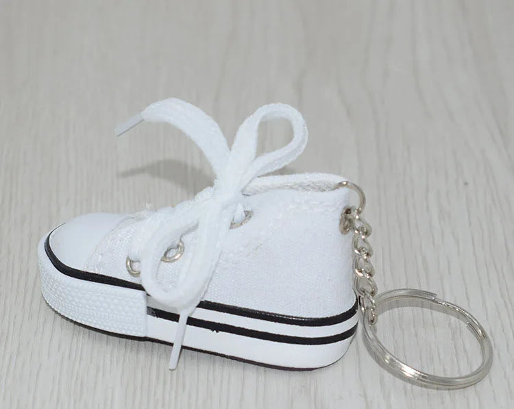 7.5CM 3D Novelty Canvas Sneaker Tennis Shoe Keychain Key Chain Pendants Party Jewelry Car Simulation Keyring for Men And Women