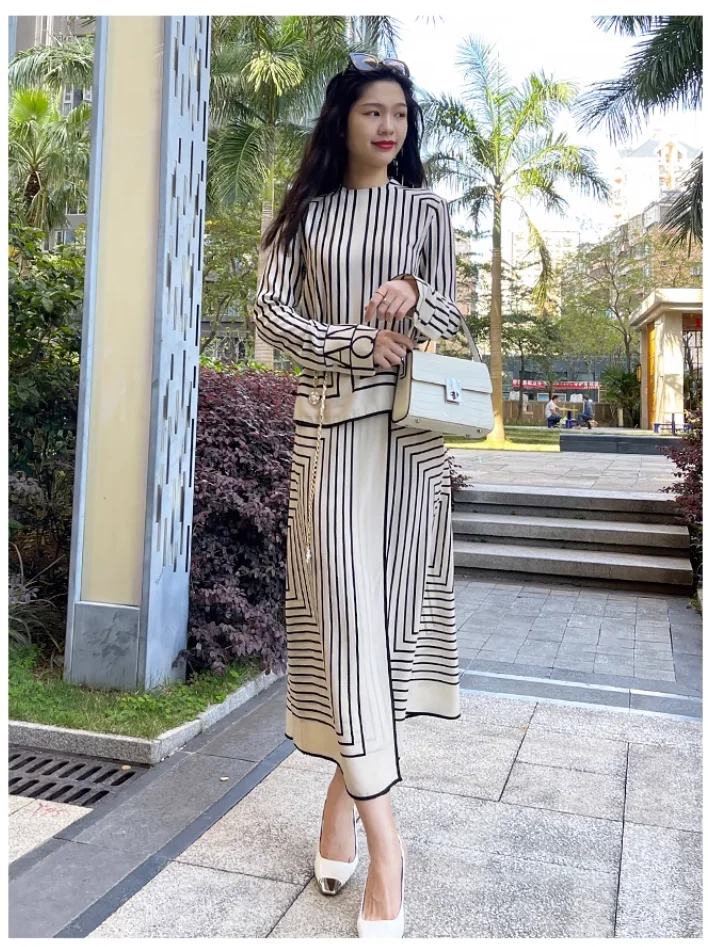 Chiffon Long Sleeves Shirts Women Striped Blouses Soft Breathable and Comfortable Casual Korea Fashion O-Neck Summer Zipper Tops